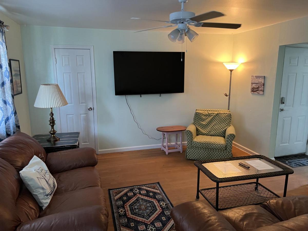 Boat House Apt, #3 - 2 Bedroom Water Front, Wifi, Pets Apts Norfolk Bagian luar foto